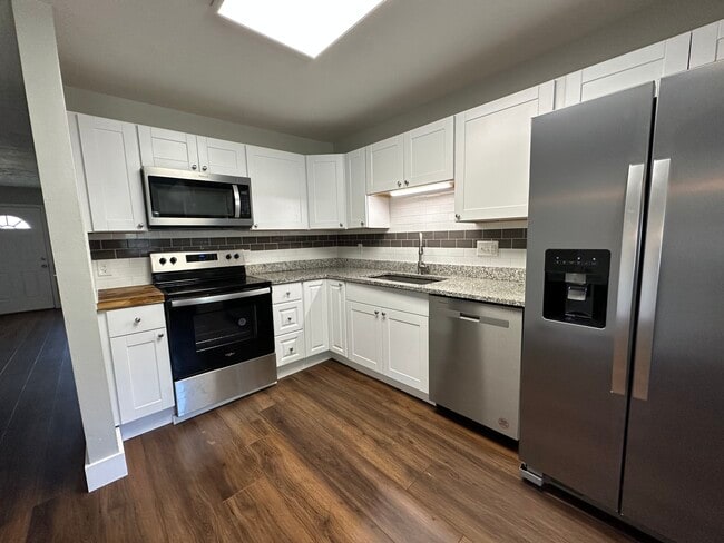 Building Photo - 817 31st Ave N
