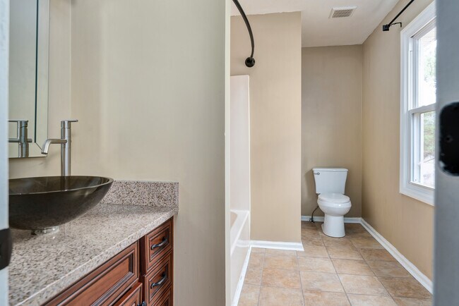 Building Photo - 127 Suffolk Dr