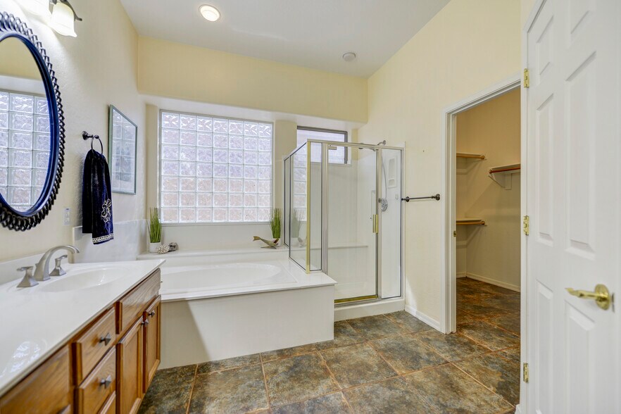 Building Photo - 7634 E San Fernando Dr