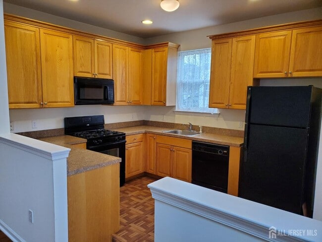 Building Photo - 202 Alder Ct