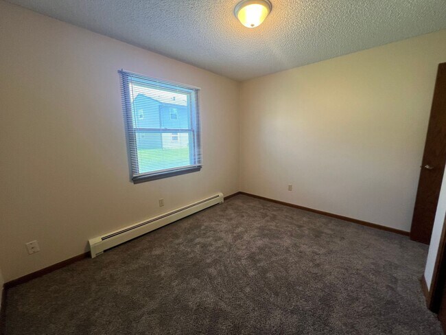 Building Photo - Fully Renovated 2-bed, 1-bath Apartment with a Garage Stall!