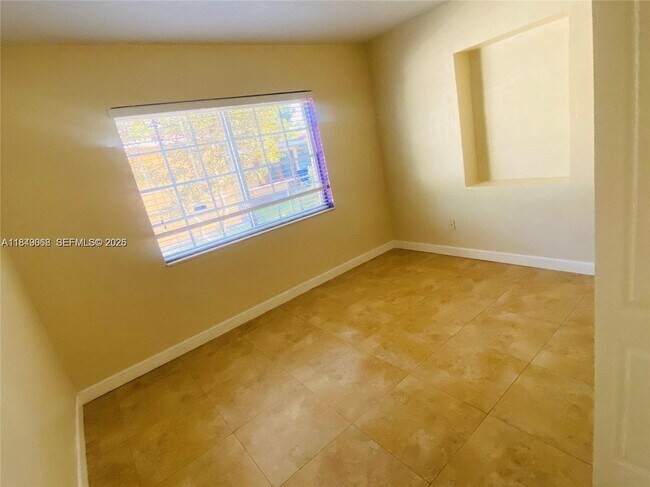 Building Photo - 10440 NW 28th Ct