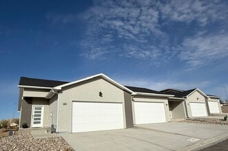 Building Photo - Available Now – Beautiful 3 Bed, 2.5 Bath Townhouse!!!