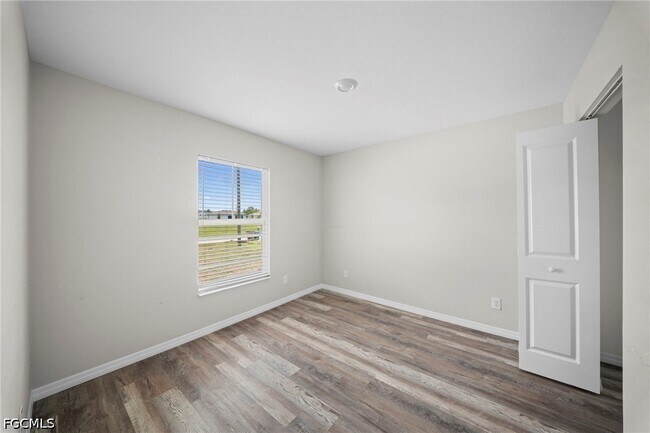 Building Photo - 202 NW 25th Pl