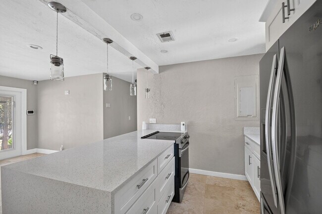 Building Photo - 907 Wright Dr
