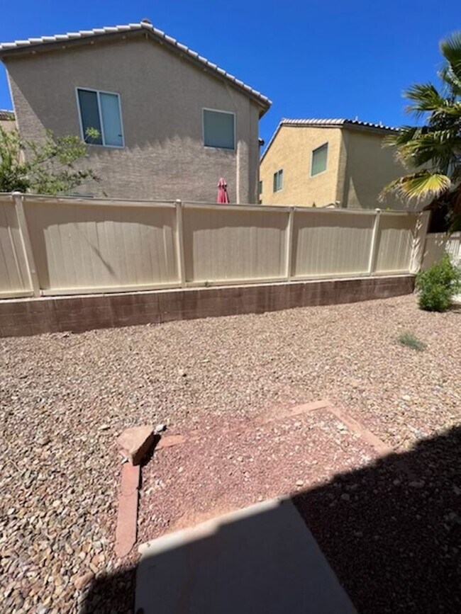 Building Photo - 5 Bedroom Located in 89139!