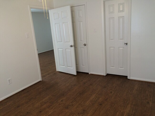 Building Photo - 3705EL