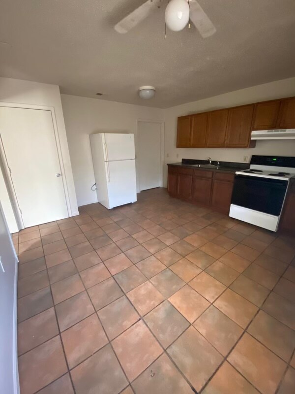 Building Photo - 656 Palisades Dr