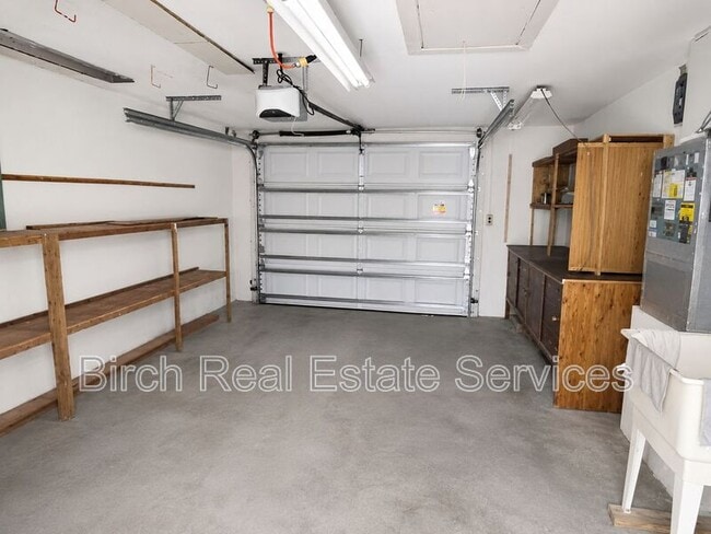Building Photo - 7435 Live Oak Ln