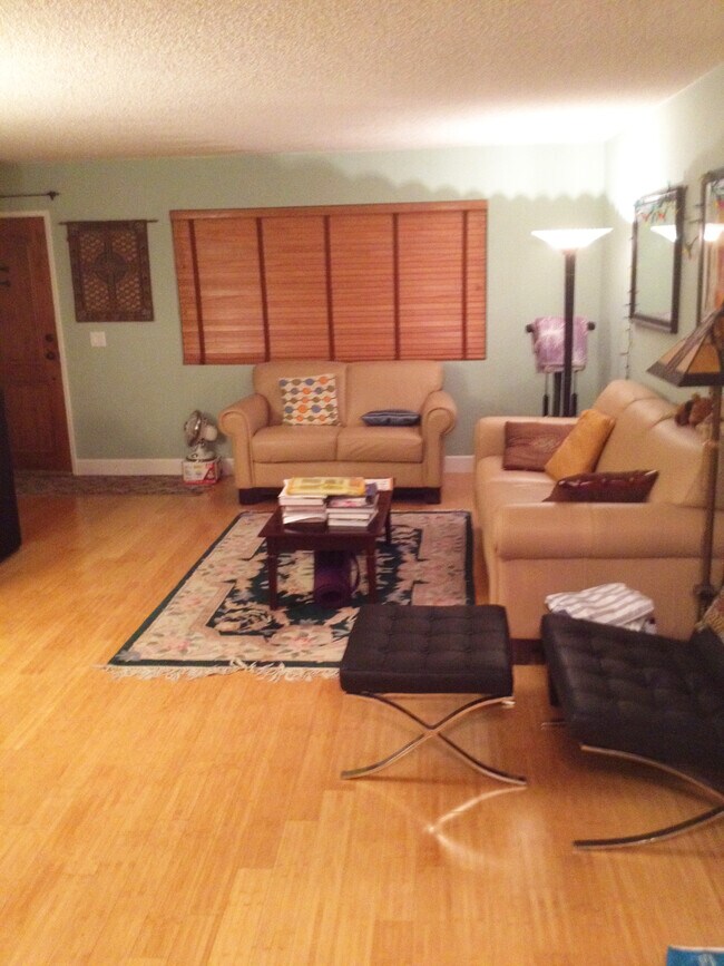 Living Room - 3347 Montrose Ave