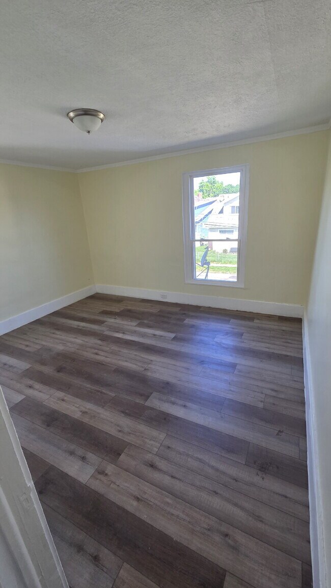 Building Photo - Spacious 3-Bedroom Duplex in Old Brooklyn