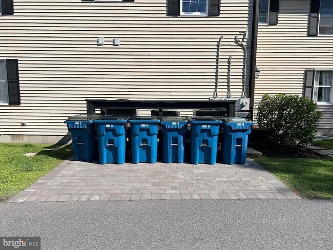 Building Photo - 100 Mulberry St