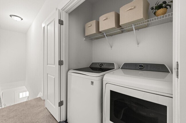 Building Photo - 338 N Sand Palm Rd