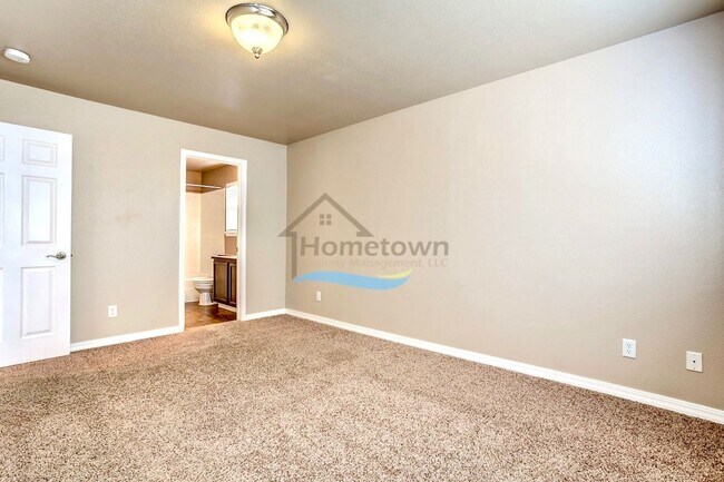 Building Photo - 5940 N Stafford Rd