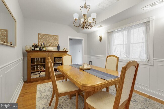 Building Photo - 920 S 16th St