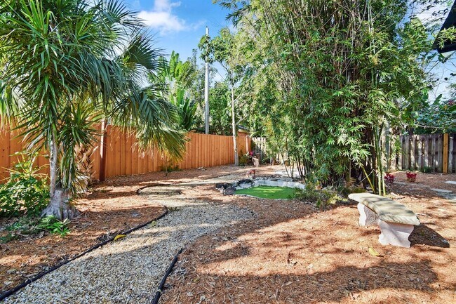 Building Photo - 310 Columbia Dr