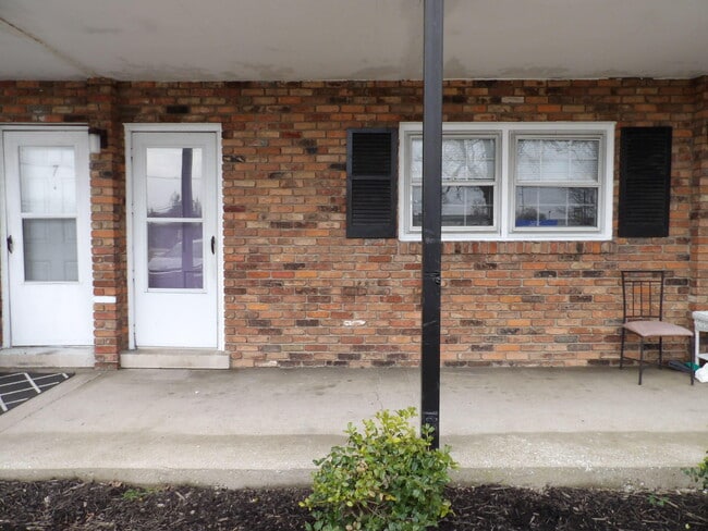 Building Photo - 903 Collins Ln