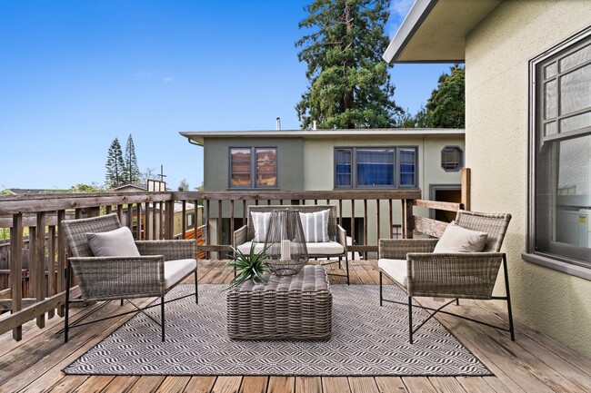 Deck off the kitchen great for dining, BBQ - 2835 Georgia St