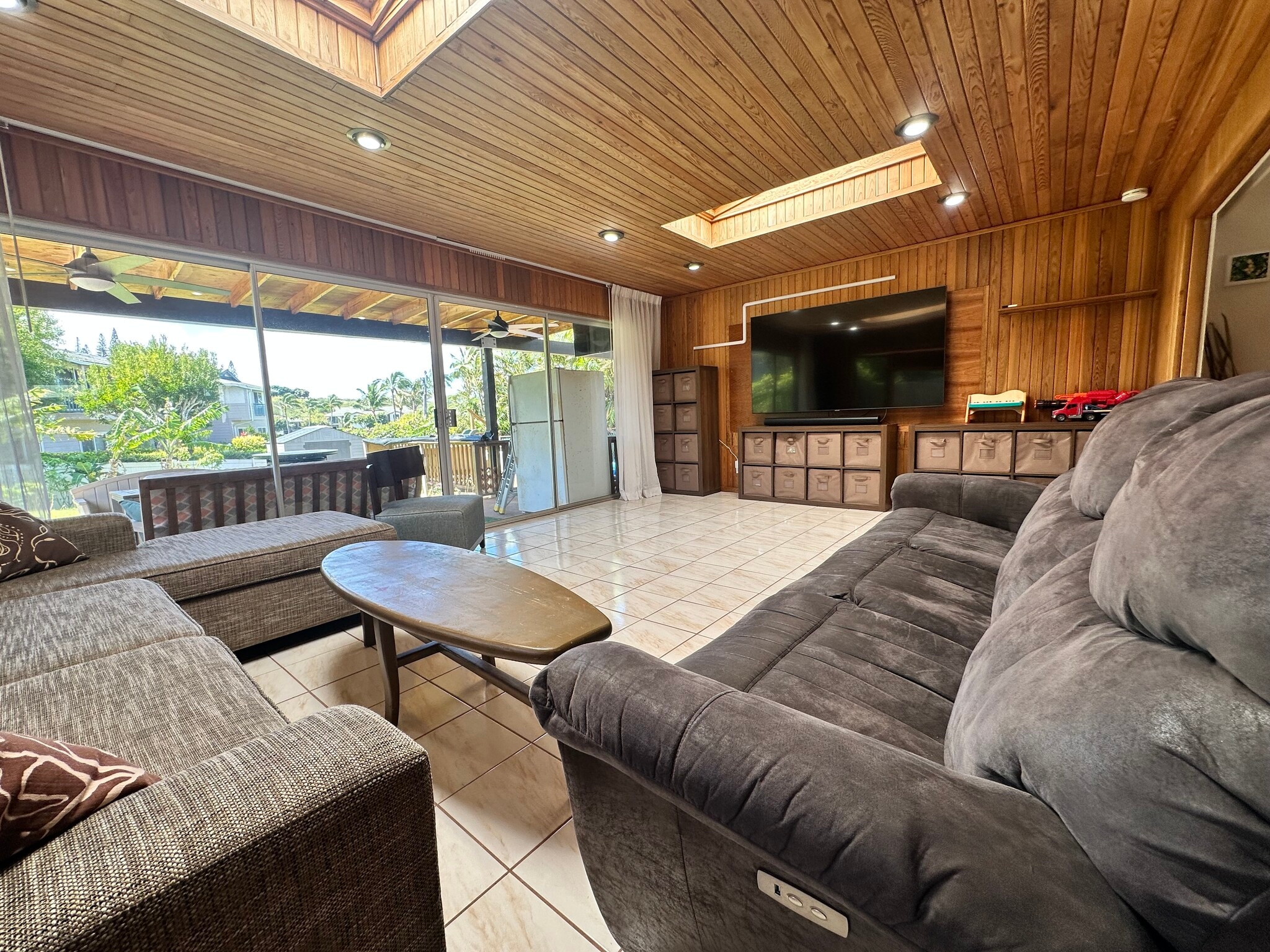 Living room - 4996 Lower Honoapiilani Rd