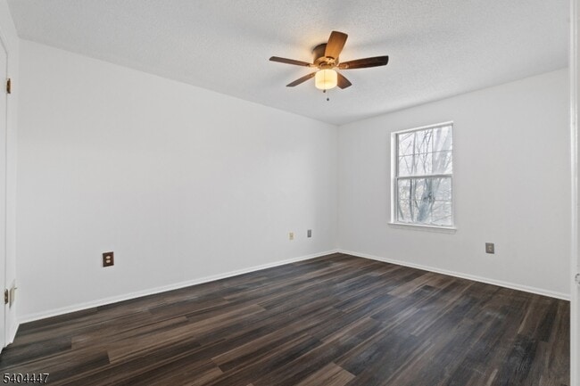 Building Photo - 12 Kingston Run