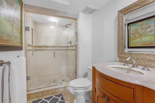 Building Photo - 1717 N Bayshore Dr