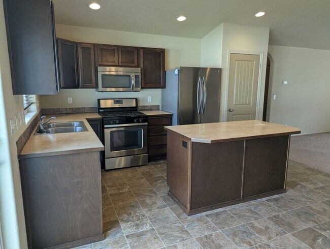 Building Photo - 7290 N Bandon Ln