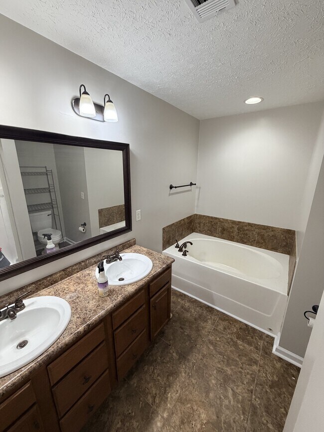 Building Photo - 207 Murfee Dr