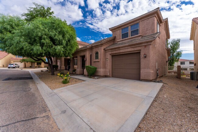 Building Photo - Gated Community 2 Bed/2 Bath Condo Furnished Long term Boat deep garage
