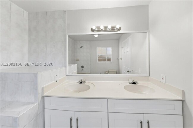 Building Photo - 957 NW 128th Pl