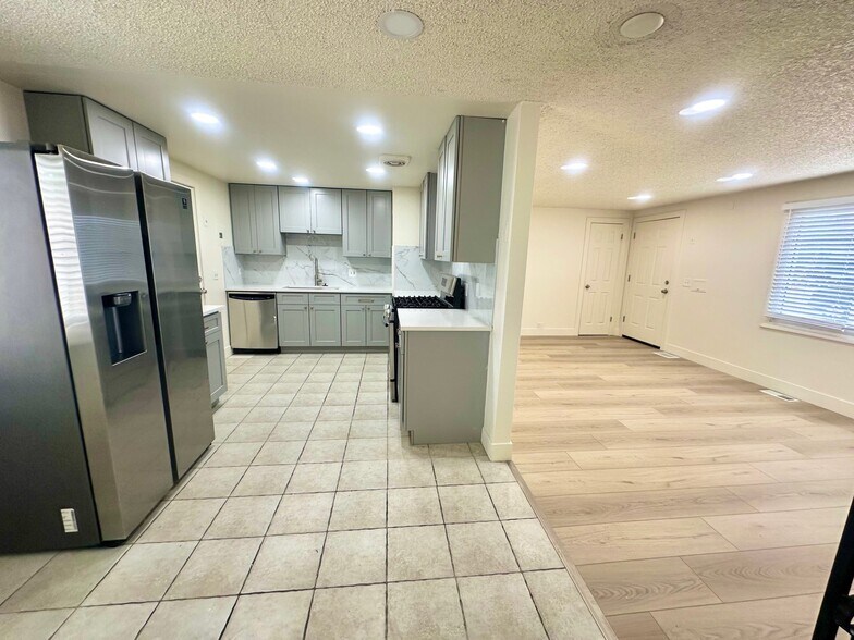 Building Photo - 1446 S Vrain Way
