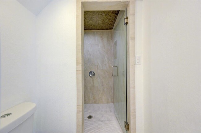 Building Photo - 10104 Oak Hollow Cir