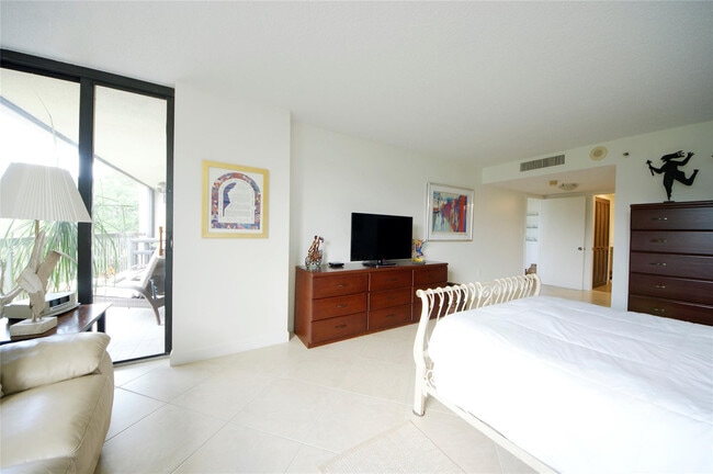 Building Photo - 2480 Presidential Way