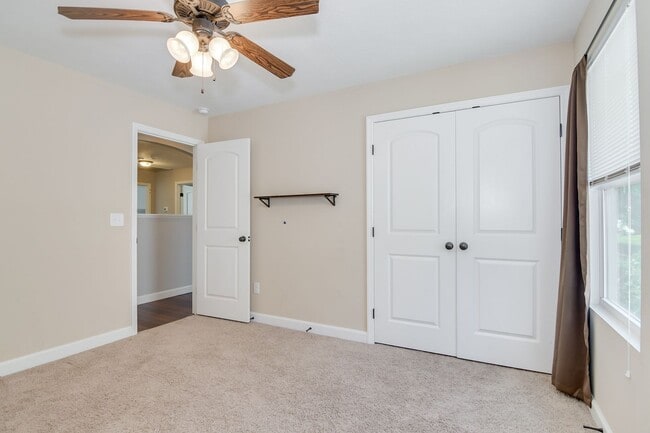 Building Photo - Beautiful 4 Bedroom in Great Neighborhood!