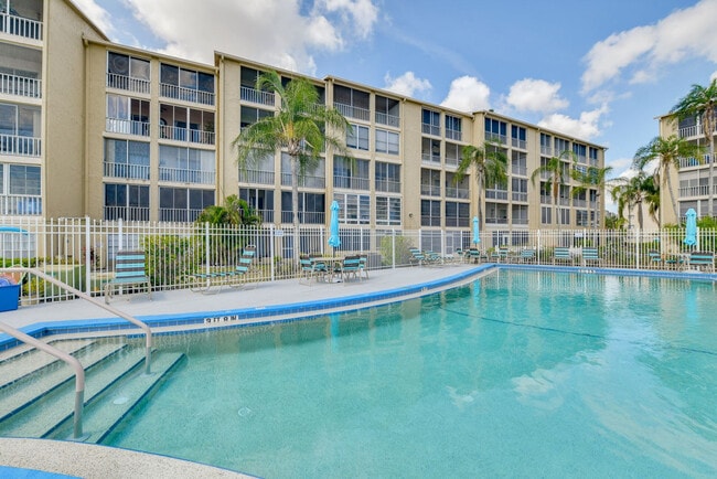 Building Photo - 3817 Lake Bayshore Dr