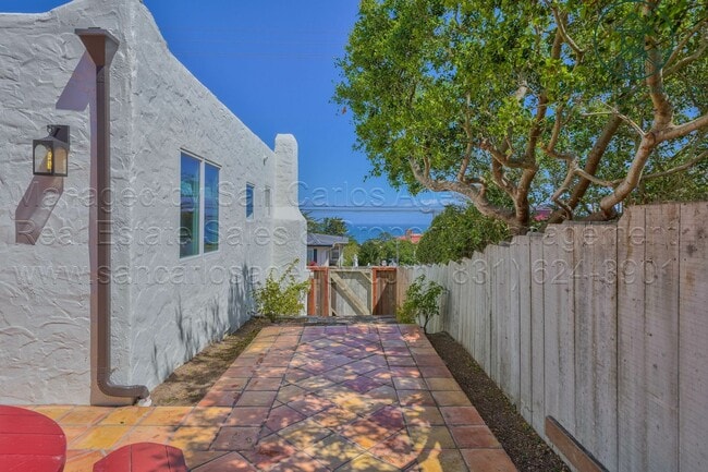 Building Photo - "Casita Del Mar" - Two Bedroom Spanish Sty...
