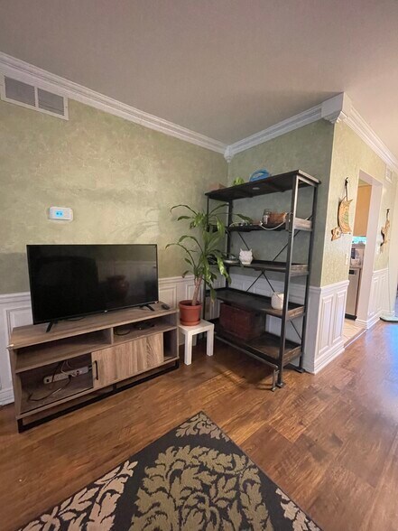 Building Photo - 2863 Foster Ave