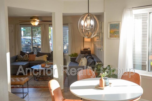 Building Photo - 331 Sunflower Ct