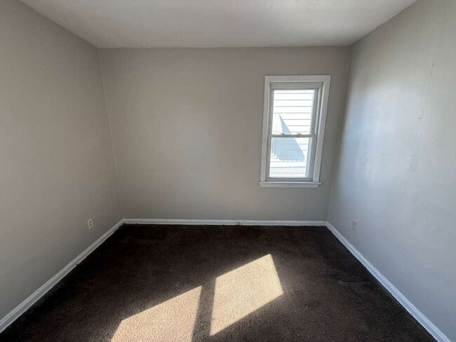 Building Photo - 2-BED, 1 BATH BEAUTIFUL SINGLE- FAMILY HOME IN MAPLE HEIGHTS!