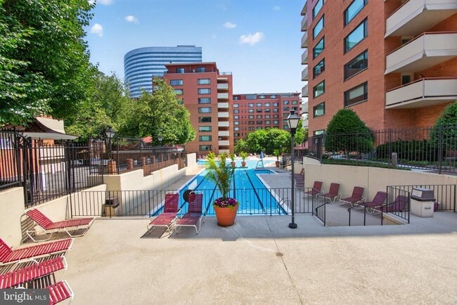 Building Photo - 1121 Arlington Blvd