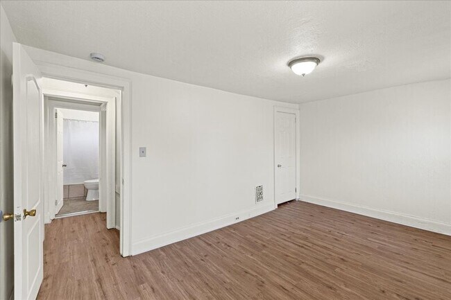 Building Photo - 2802 N Constitution Rd