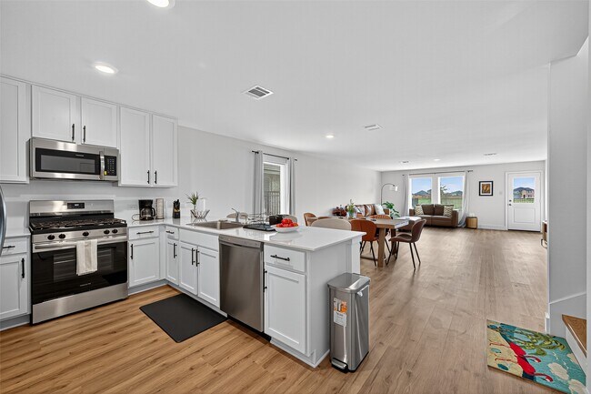 Building Photo - 27615 Village Cir Dr