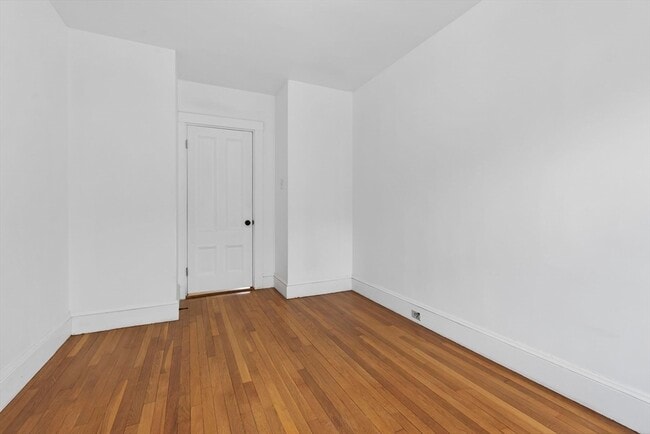 Building Photo - 166 Elliot St