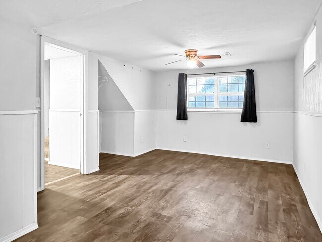 Building Photo - Coming Soon! 3 BR/2BA | Newly Renovated Single Family Home |2-Car Garage Parking | Large yard!