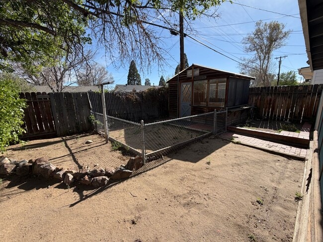 Building Photo - Cute 3 Bedroom Home in Sparks!