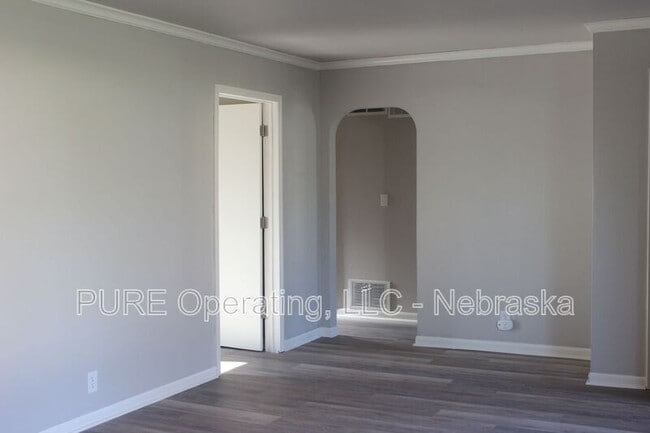 Building Photo - 670 S 69th St