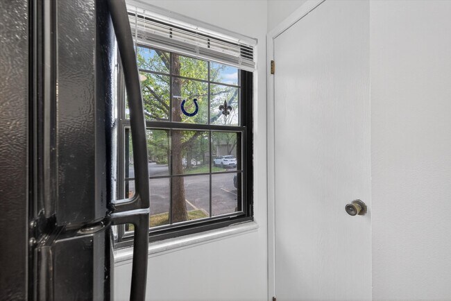 Building Photo - 599 E Graham Pl