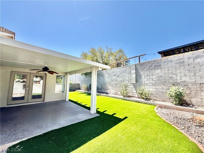 Building Photo - 1437 Waterton Dr