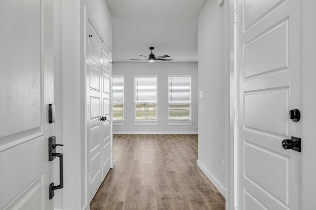 Building Photo - LUXURIOUS DUPLEX LOCATED ON 1-ACRE LOT IN MIDLOTHIAN, TX!