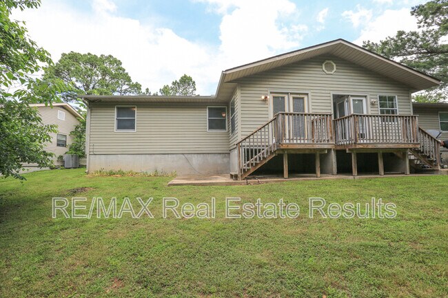 Building Photo - 205 White Oak Dr NE