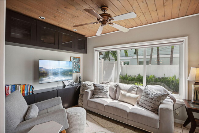 Building Photo - 10 Sailfish Ln
